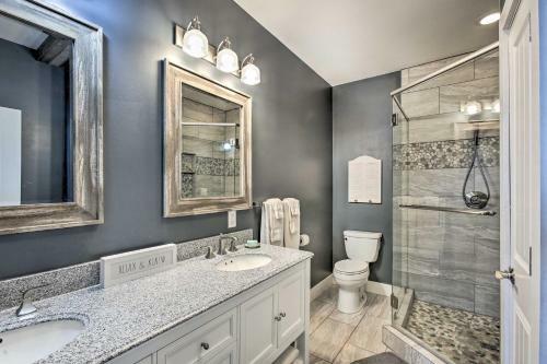 Luxe Lakefront Escape With 4 Kayaks, Hot Tub, Beach!
