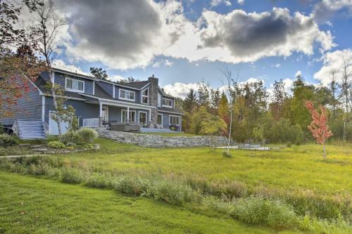 Luxe Lakefront Escape With 4 Kayaks, Hot Tub, Beach!