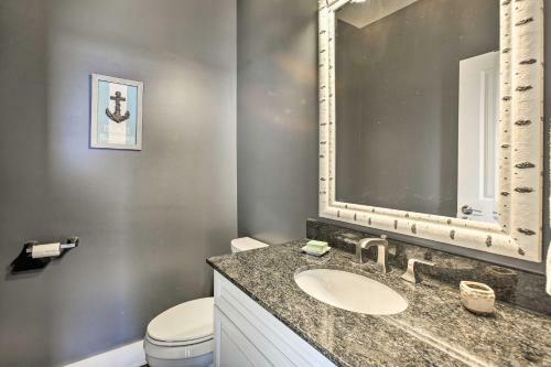 Luxe Lakefront Escape With 4 Kayaks, Hot Tub, Beach!