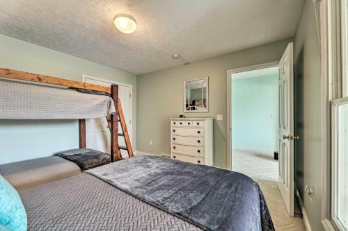 Apartamento Manistee Condo With Deck 300 Ft To Beachfront!