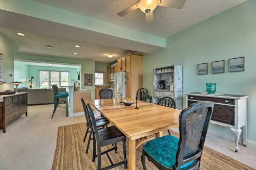 Apartamento Manistee Condo With Deck 300 Ft To Beachfront!