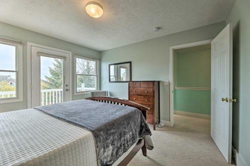 Apartamento Manistee Condo With Deck 300 Ft To Beachfront!