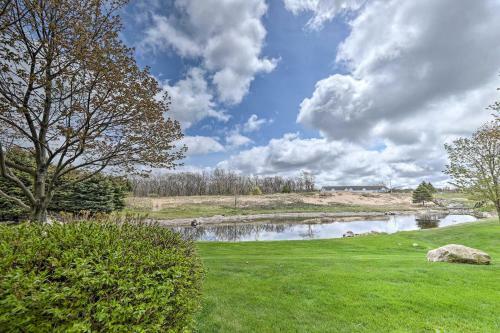 Apartamento Manistee Condo With Deck 300 Ft To Beachfront!