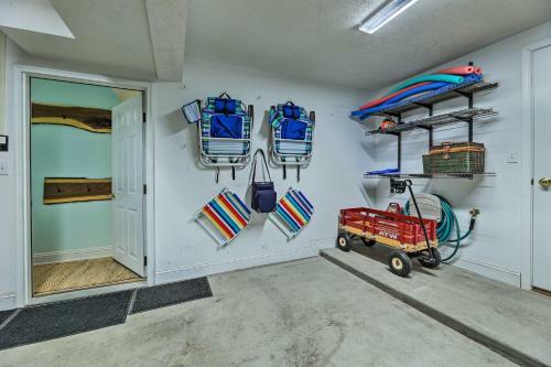 Apartamento Manistee Condo With Deck 300 Ft To Beachfront!