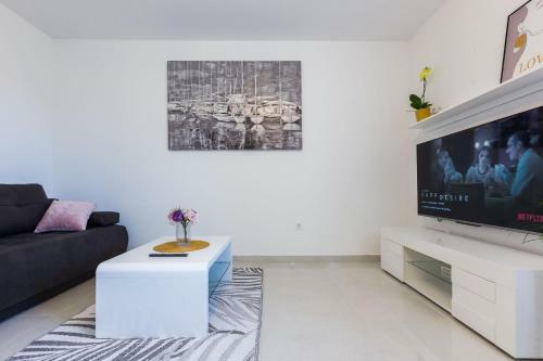 Petra Modern Apartment With Free Parking And Bbq