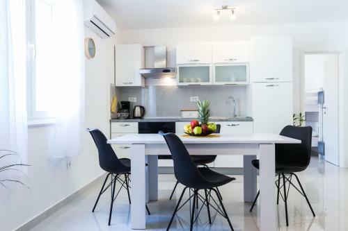Petra Modern Apartment With Free Parking And Bbq
