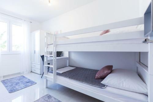 Petra Modern Apartment With Free Parking And Bbq