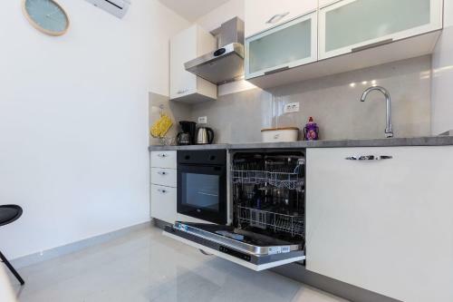 Petra Modern Apartment With Free Parking And Bbq