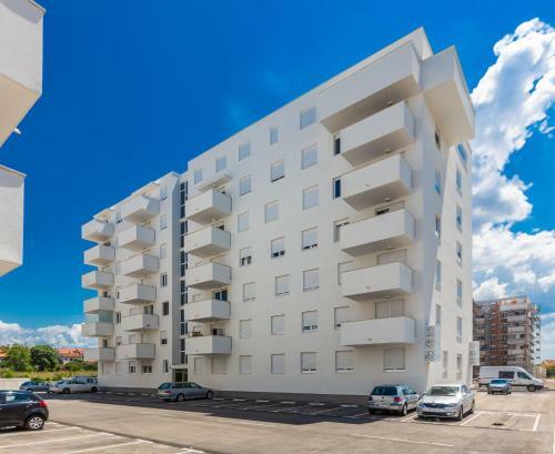 Tanja Modern Apartment With Balcony And Parking Garage