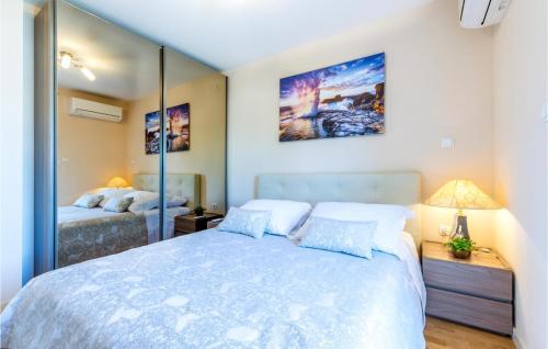 Amazing Apartment In Split With Wifi And 3 Bedrooms