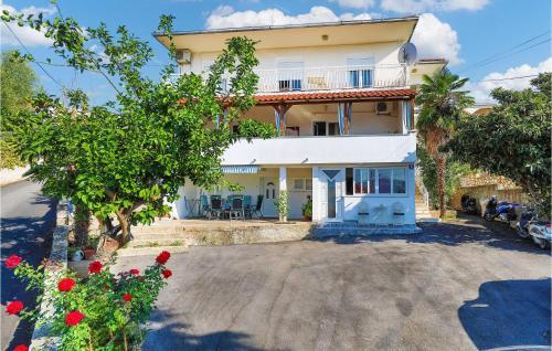 Amazing Apartment In Trogir With 2 Bedrooms