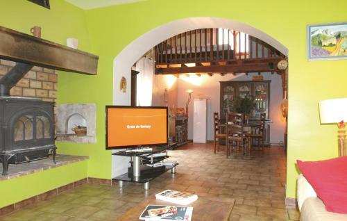 Three-bedroom Holiday Home In Puygiron