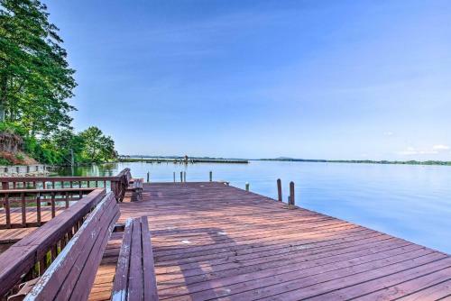 Waterfront Weiss Lake Getaway With Dock And Patio!