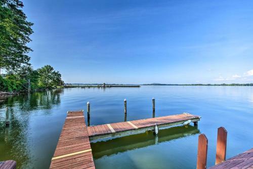 Waterfront Weiss Lake Getaway With Dock And Patio!