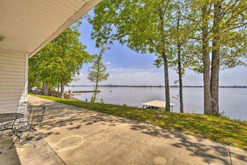 Waterfront Weiss Lake Getaway With Dock And Patio!