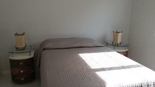 Apartamento Bem Localizado Com Sacada, Churrasqueira, Garagem E Split