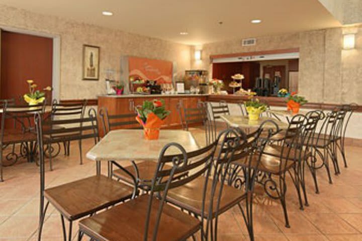Hotel Days Inn Ottawa Airport