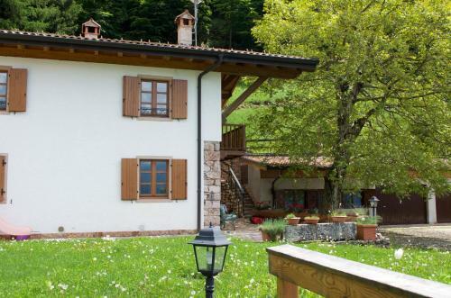 C� Nora - Baita Monte Velo A Quota 1.000 Mt.