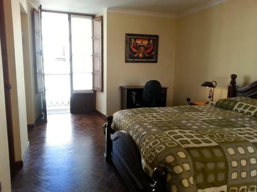 Albergue Villa Oropeza Guest House