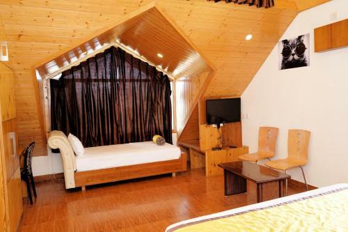 Hotel Chail Village Retreat-cvr
