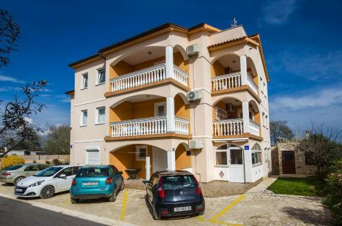 Best Buy Apartments Fa?ana Valbandon