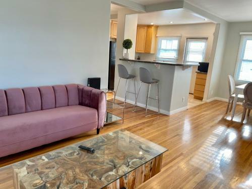 Apartamento Rustling Leaves 2bd/1 Ba Upstairs Parking/laundry