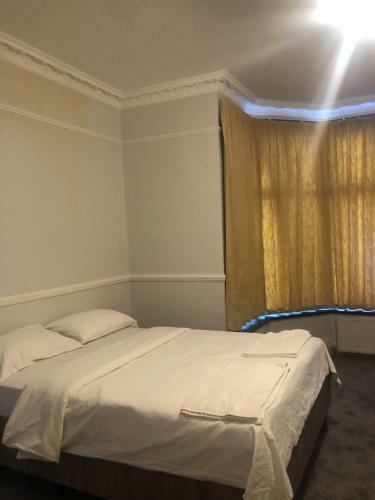 Hostal 371 Guest House Ig1 4uq