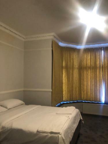 Hostal 371 Guest House Ig1 4uq