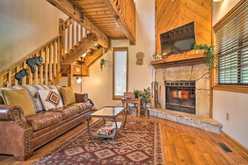 Apartamento Cute And Cozy Creekside Cabin By Pigeon Forge!
