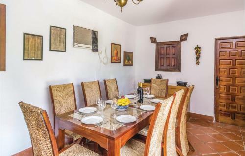 Stunning Home In �cija With 6 Bedrooms