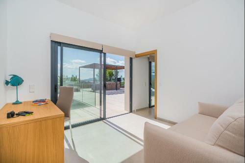 Luxury New Villa With Fabulous Sea Views