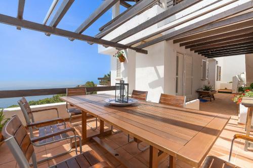 Villa On The Rocks