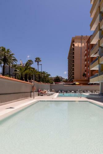 Apartamento Palmeras Playa Studio: Pools, Beach, Sun & Shore