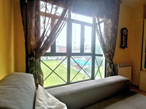 Apartamento De 3 Dormitorios Con Piscina Riaza