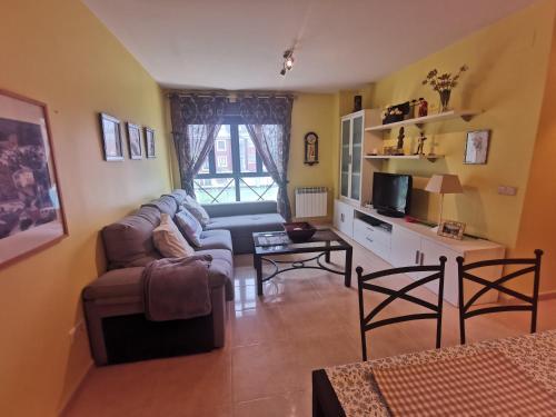 Apartamento De 3 Dormitorios Con Piscina Riaza