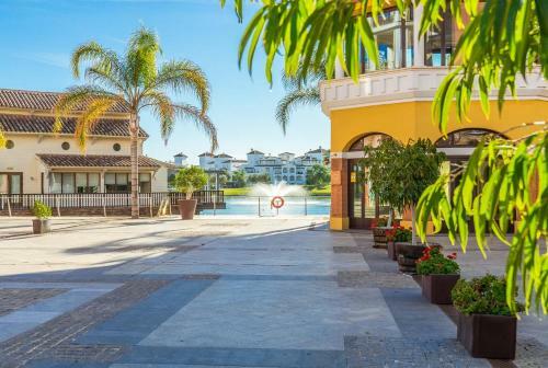 Stunning 2 Bedroom 2 Bathroom Town House - Ce7lt