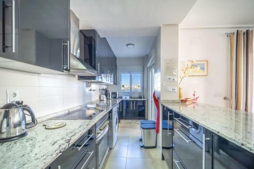 Stunning 2 Bedroom 2 Bathroom Town House - Ce7lt