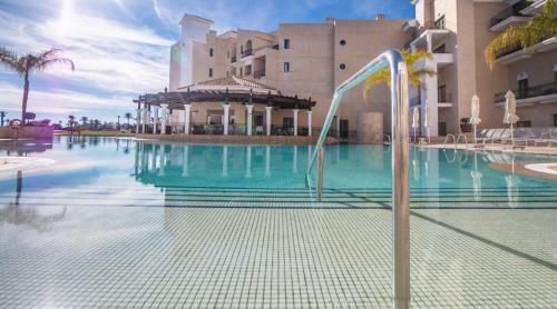 Stunning 2 Bedroom 2 Bathroom Town House - Ce7lt