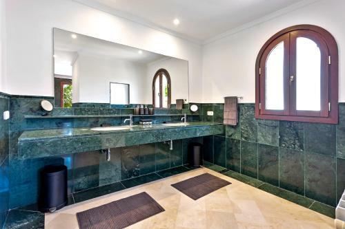 Yolo Spaces - Sotogrande - White House Villa