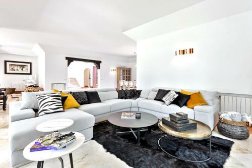 Yolo Spaces - Sotogrande - White House Villa