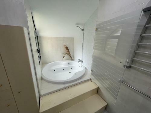 Apartamento Duplex Con Piscina Y Garaje Cerca De La Playa