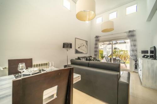 Villa With Hot Tub And Private Pool - Pa9lt