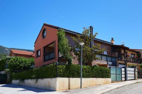 Tuapartamento - Casa En Pantano De Yesa