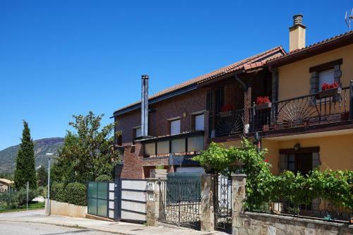 Tuapartamento - Casa En Pantano De Yesa