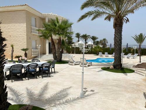 Luxus Villa, Direkt Am Mittelmeer Mit Sandstrand