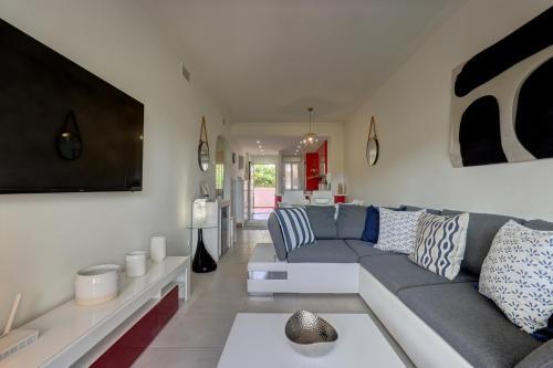 100 - Modern 2 Bed Luxury Golf Apartment In Mijas