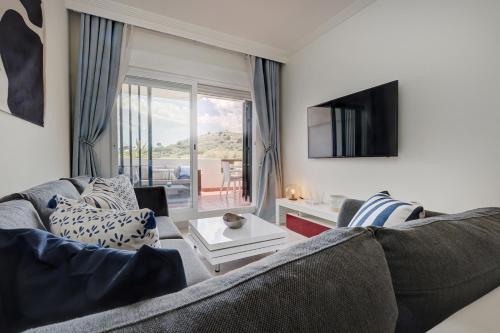 100 - Modern 2 Bed Luxury Golf Apartment In Mijas