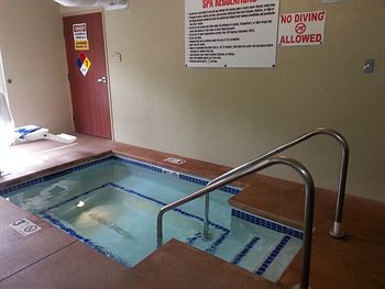 Cobblestone Hotel & Suites Knoxville