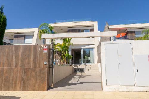 Stunning New Build 3 Bed Villa With Private Pool