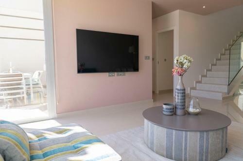 Stunning New Build 3 Bed Villa With Private Pool